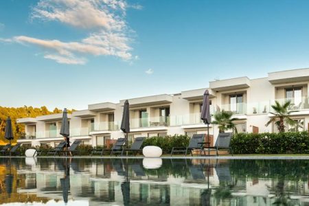 Oikos Sani Suites