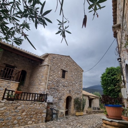 PIERIndonesiëSpanje Suites & Studios